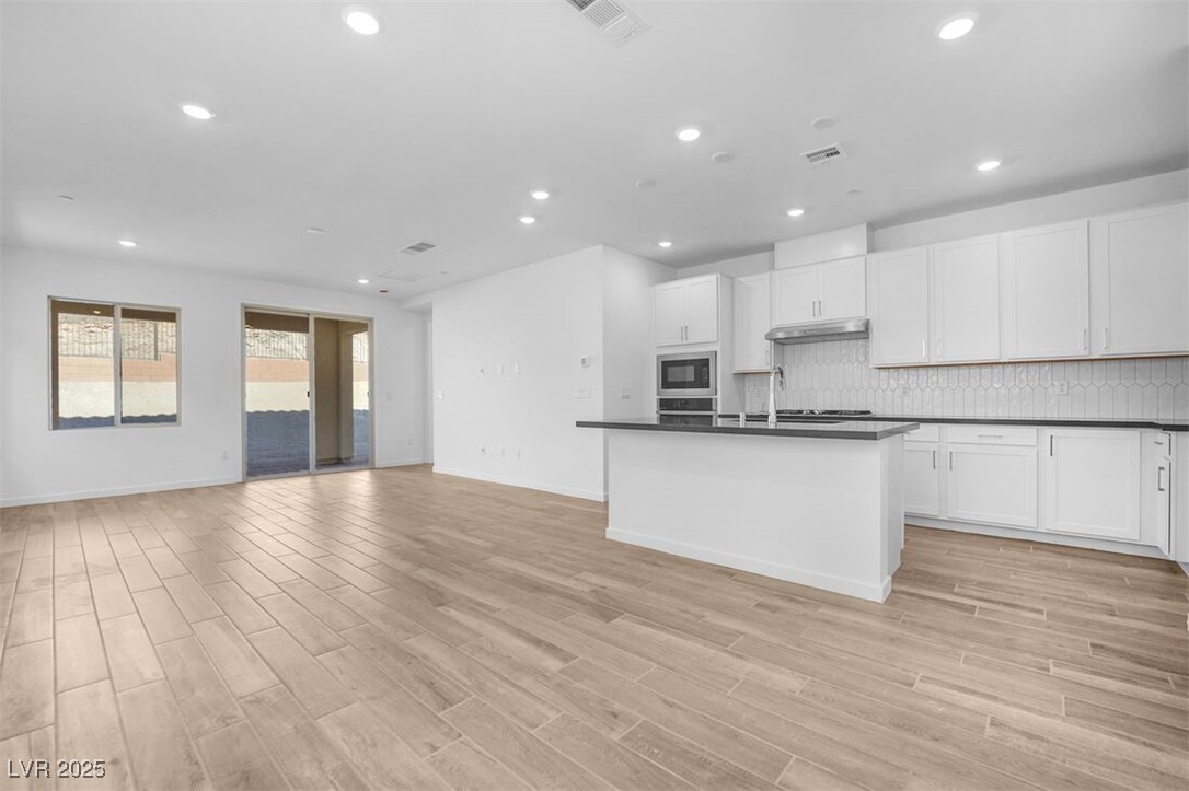 52 Via Montoro Property Photo 8