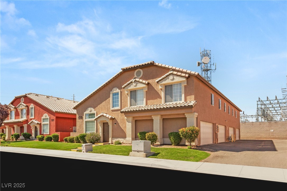 1209 Emerywood Court Property Photo 3