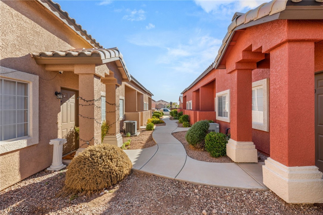 1209 Emerywood Court Property Photo 6