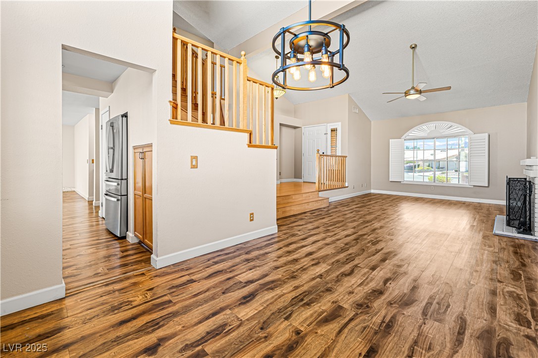 914 Crowfoot Circle Property Photo 3