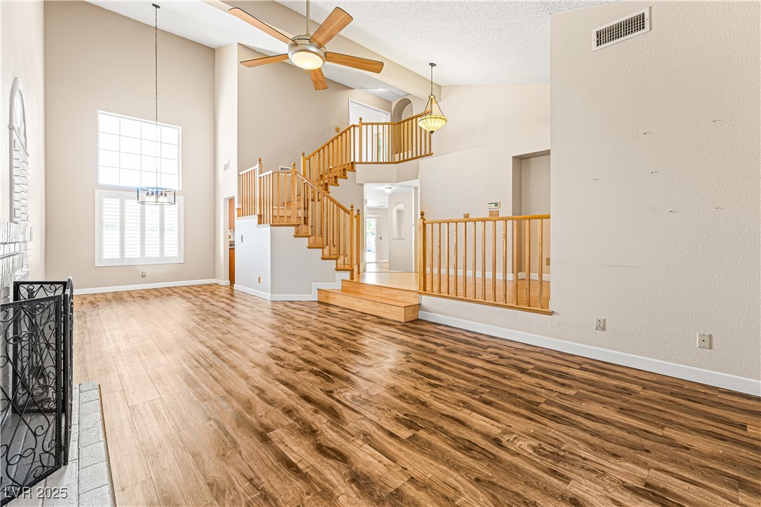 914 Crowfoot Circle Property Photo 4