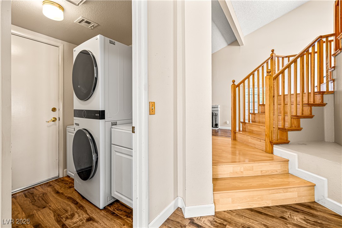 914 Crowfoot Circle Property Photo 7