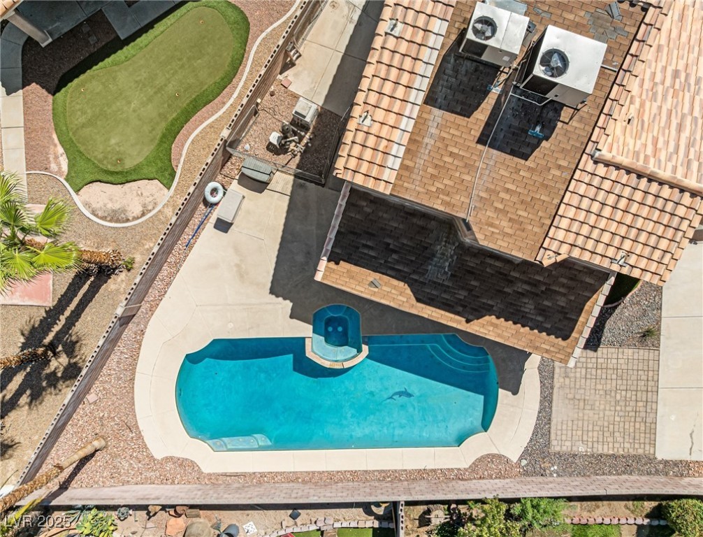 914 Crowfoot Circle Property Photo 8