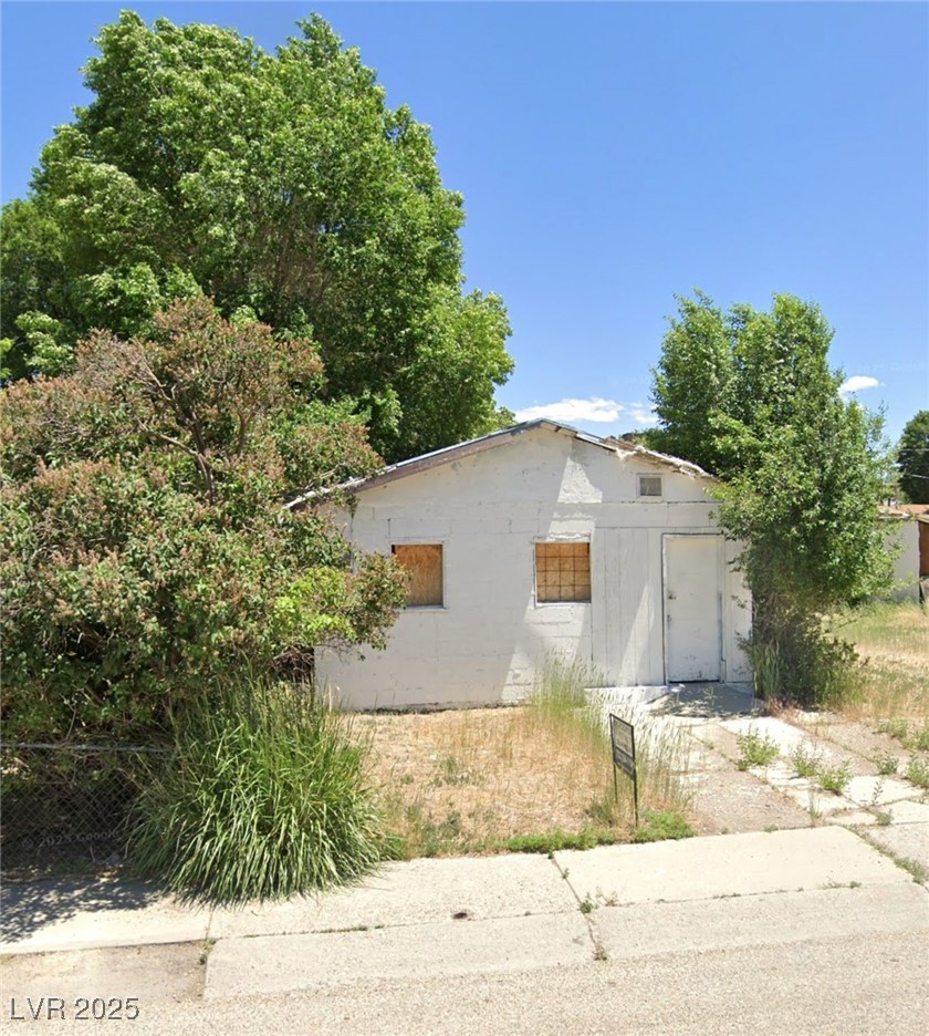 450 Ogden Avenue Property Photo 1