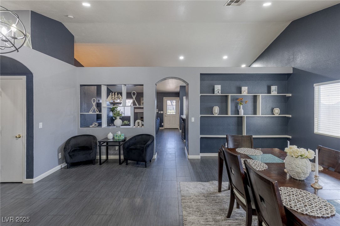 5418 Iberville Street Property Photo 6