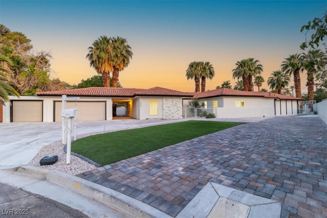 2504 Llewellyn Drive Property Photo 1