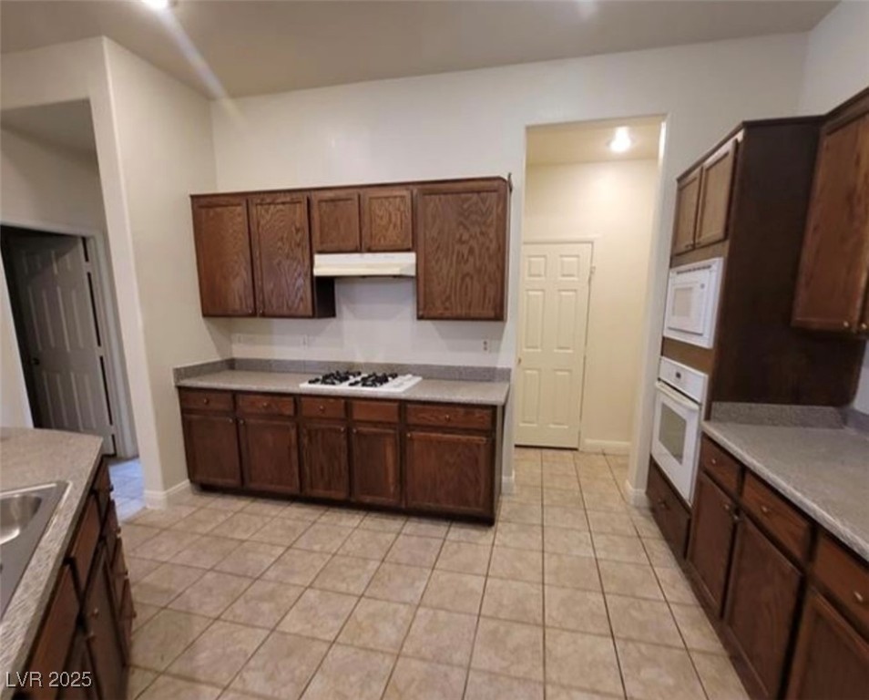 8240 Aurora Peak Avenue Property Photo 4