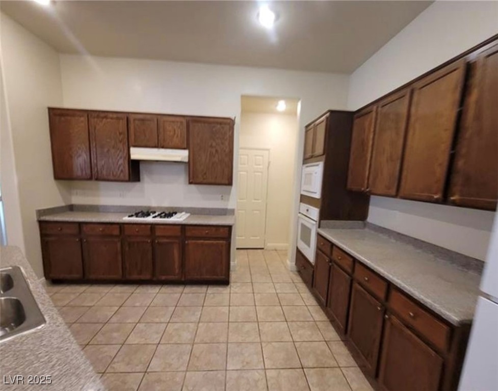8240 Aurora Peak Avenue Property Photo 5