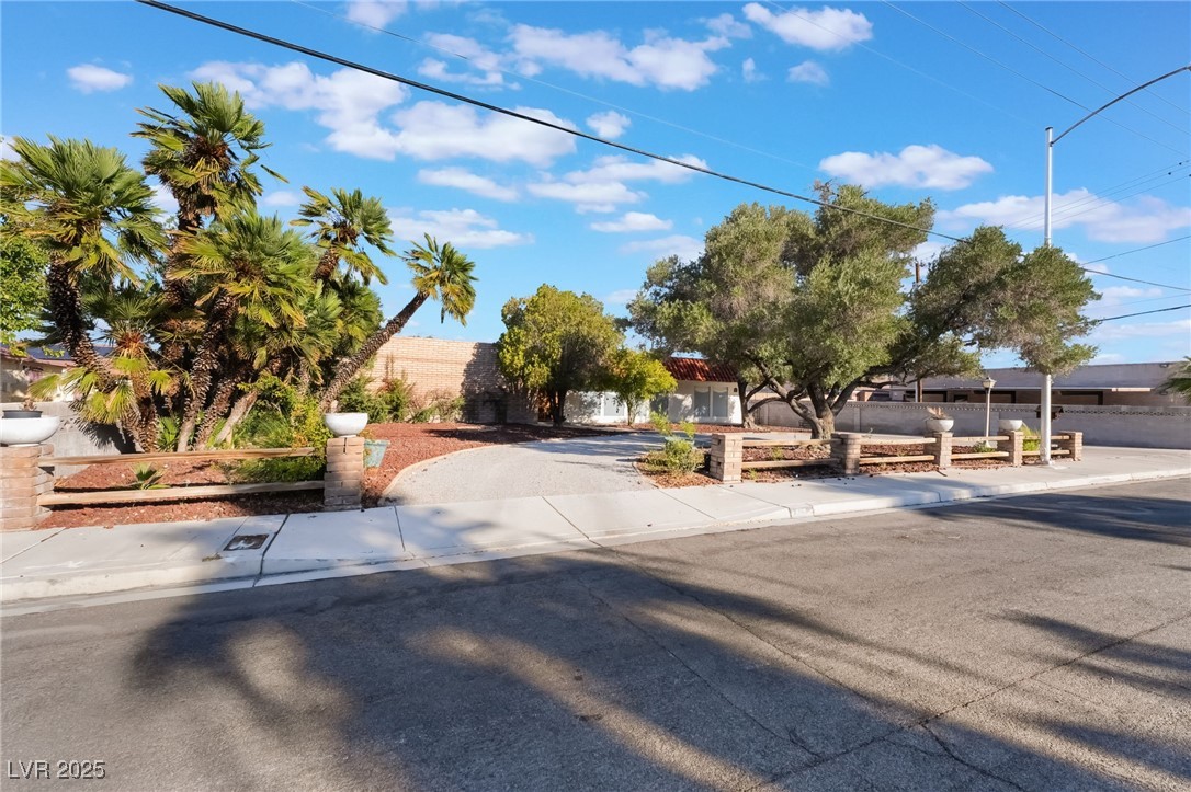 909 Cashman Drive Property Photo 1