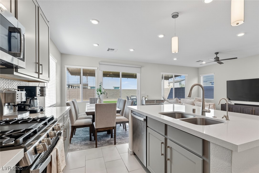 2728 High Echelon Road Property Photo 9