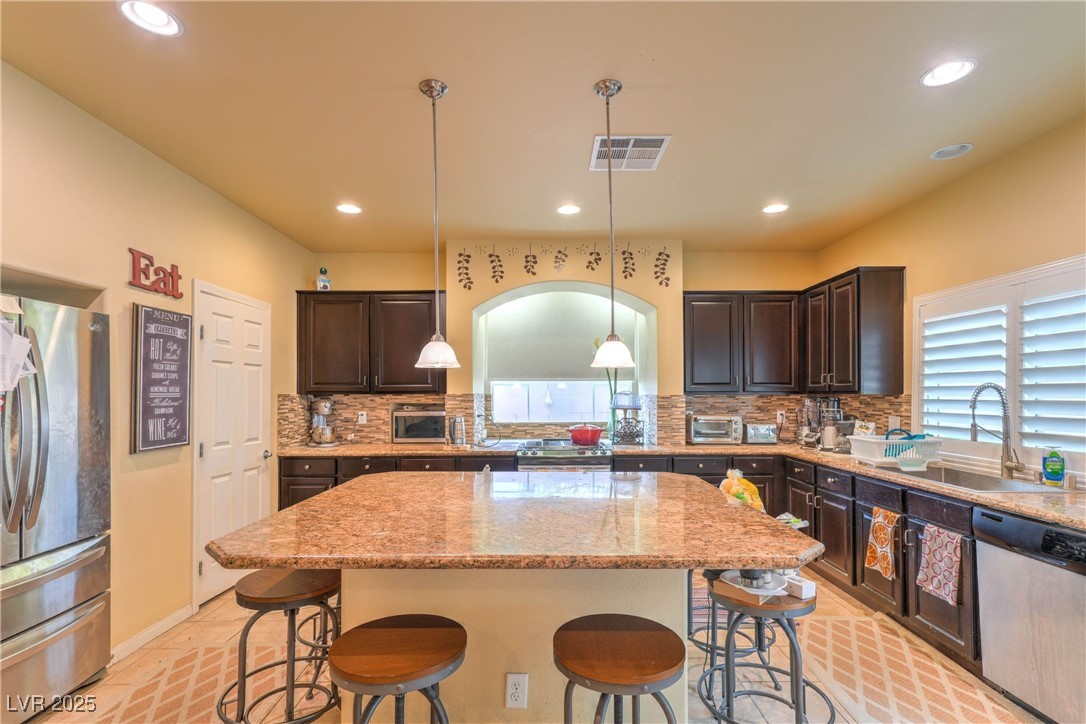 1010 Saffex Rose Avenue Property Photo 9