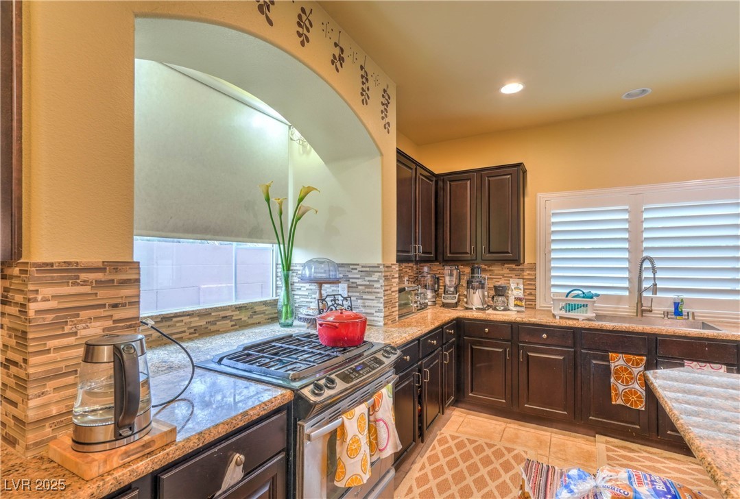 1010 Saffex Rose Avenue Property Photo 10