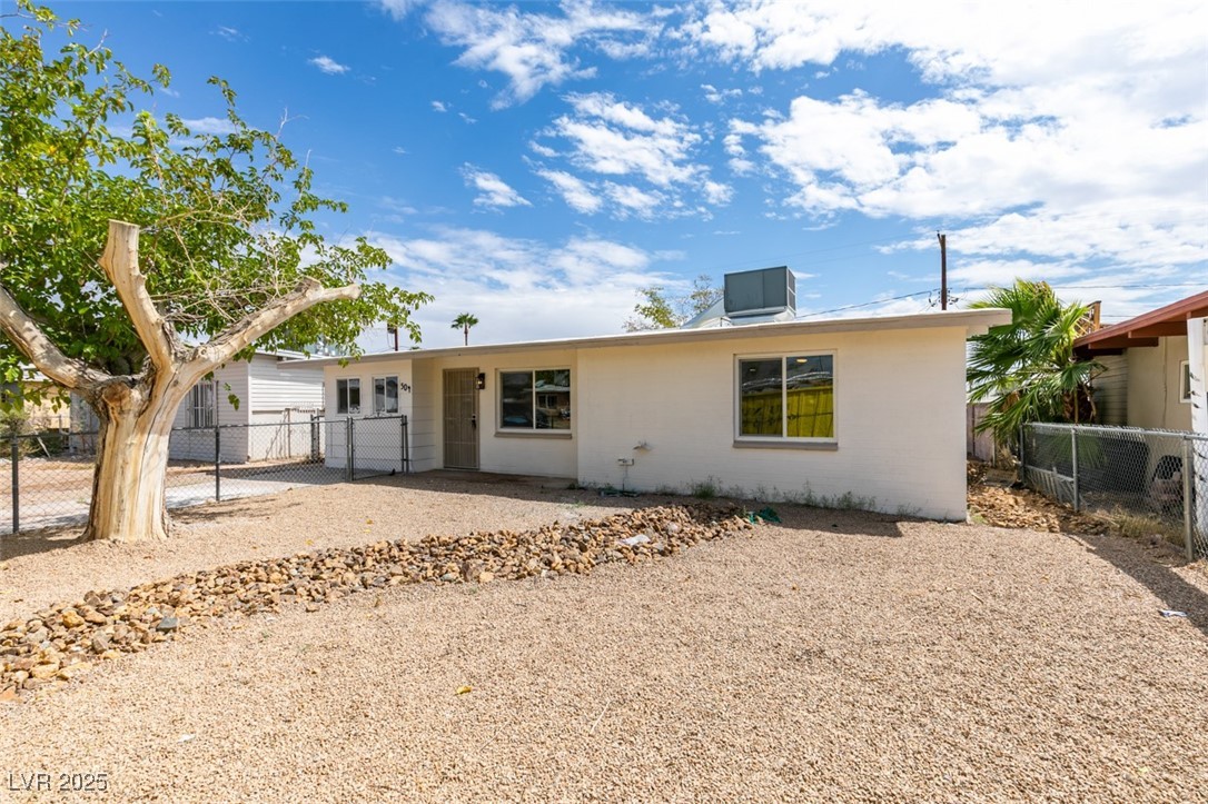 504 North Minnesota Street Property Photo 1