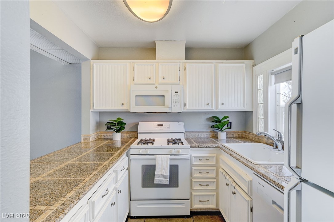 4045 Great Plains Way Property Photo 8