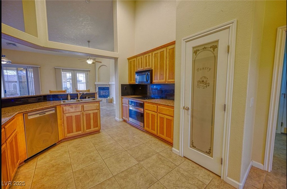 6780 Sandpebble Street Property Photo 5