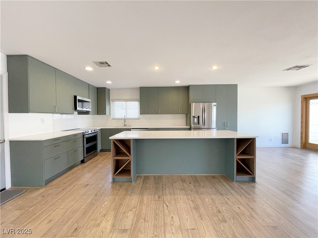 3548 Silver Bend Avenue Property Photo 6