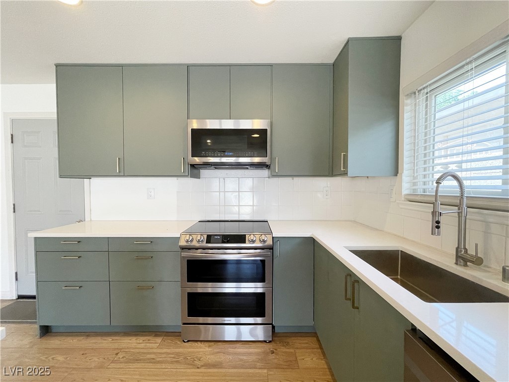 3548 Silver Bend Avenue Property Photo 9