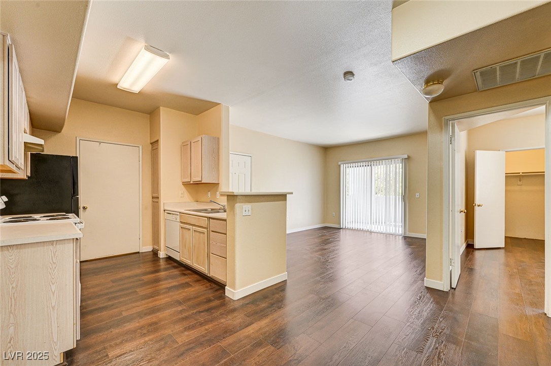 2615 West Gary Avenue 2054 Property Photo 11