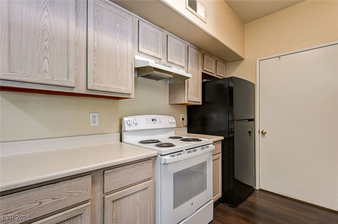 2615 West Gary Avenue 2054 Property Photo 14