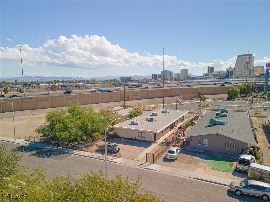 213 Jefferson Avenue Property Photo 5