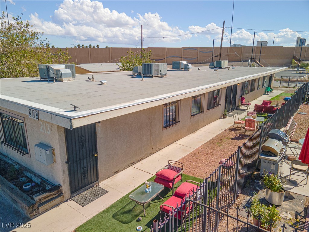 213 Jefferson Avenue Property Photo 33