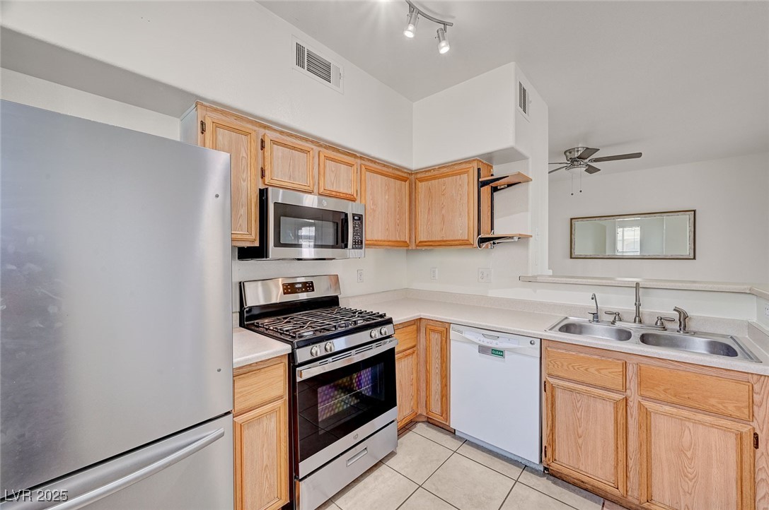 9050 West Warm Springs Road 1164 Property Photo 8