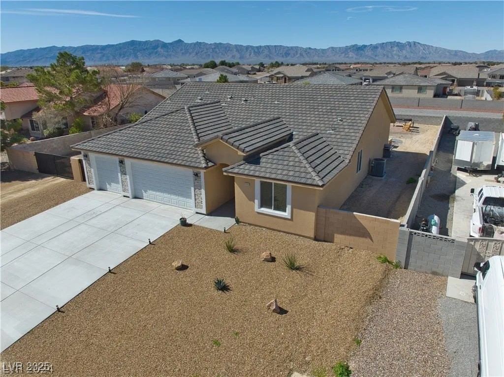 6440 Montclair Street Property Photo 4