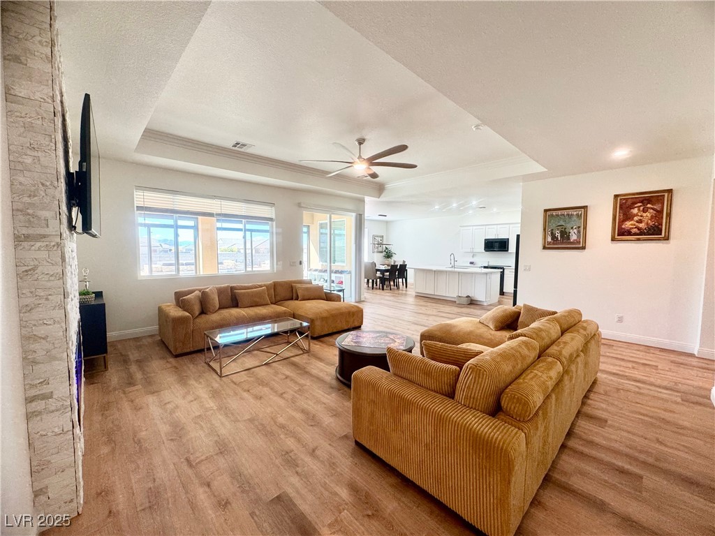 6440 Montclair Street Property Photo 7