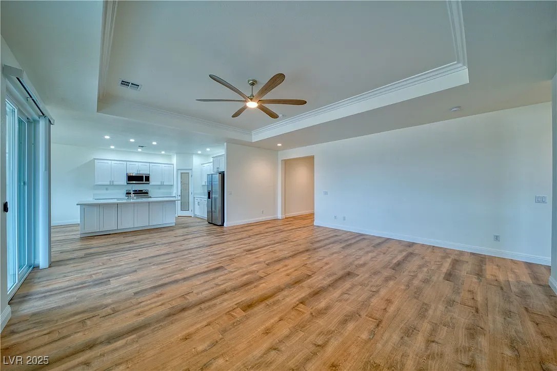 6440 Montclair Street Property Photo 11