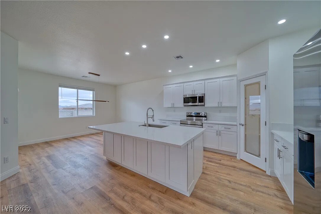 6440 Montclair Street Property Photo 15