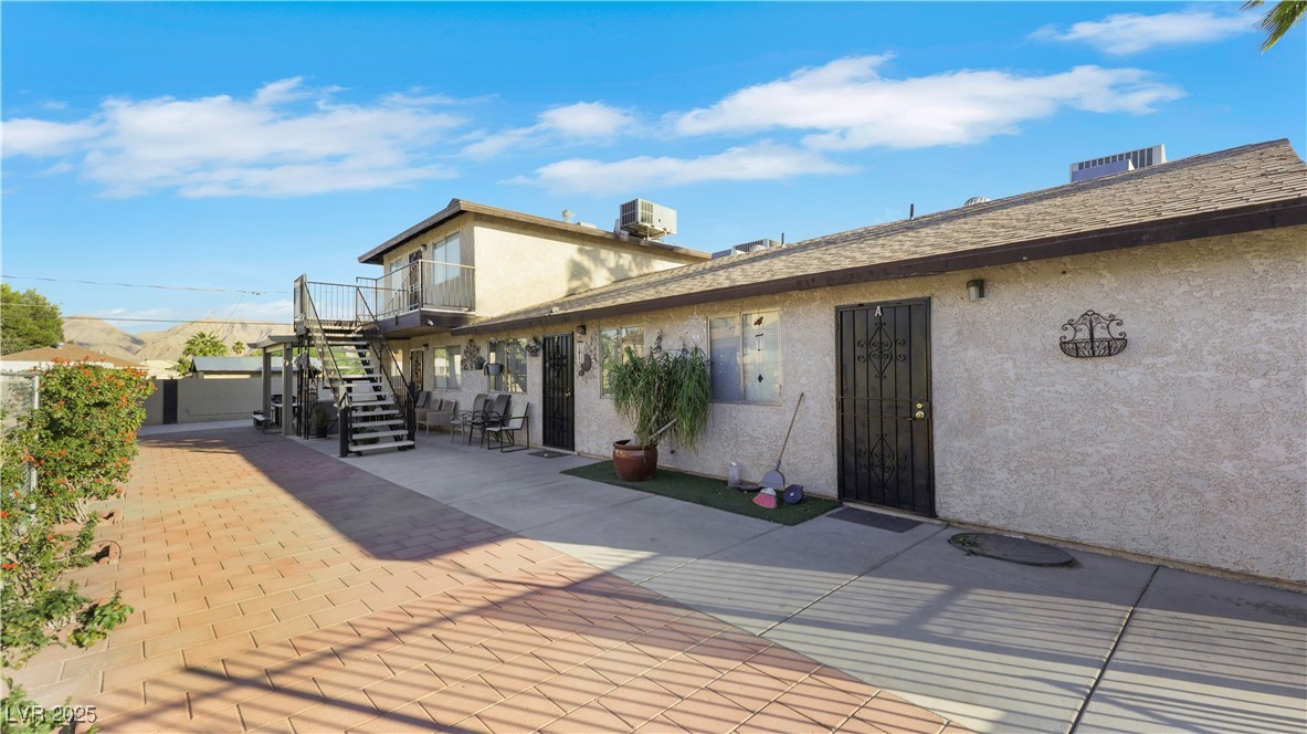 1421 Henry Drive Property Photo 4