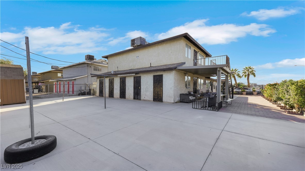 1421 Henry Drive Property Photo 5