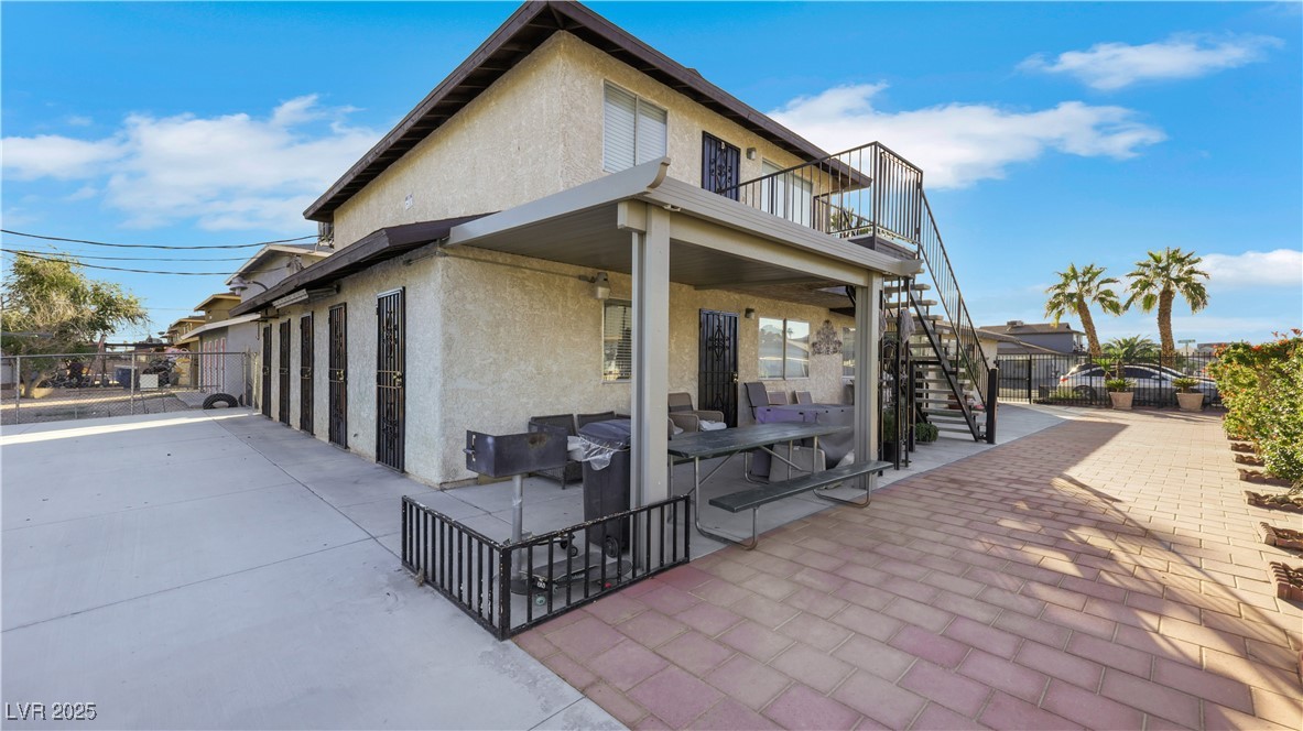 1421 Henry Drive Property Photo 6