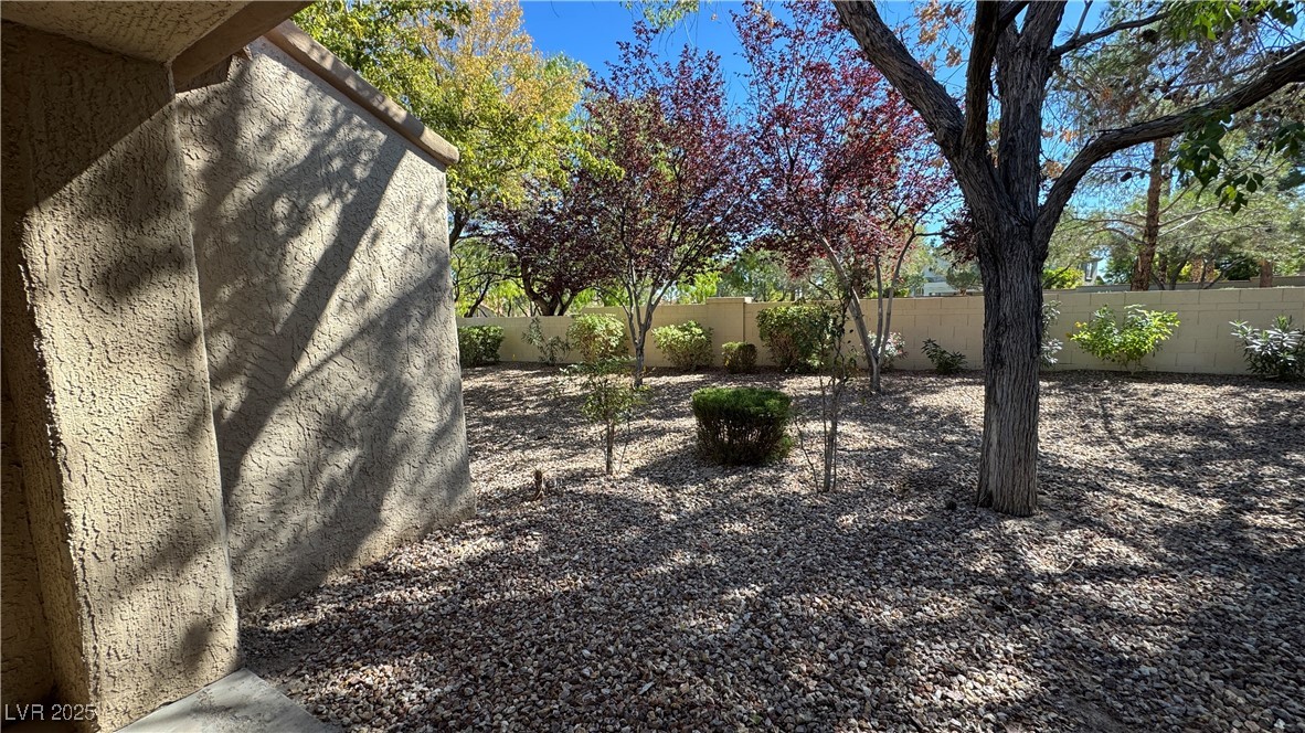 2202 Spring Water Drive Property Photo 4