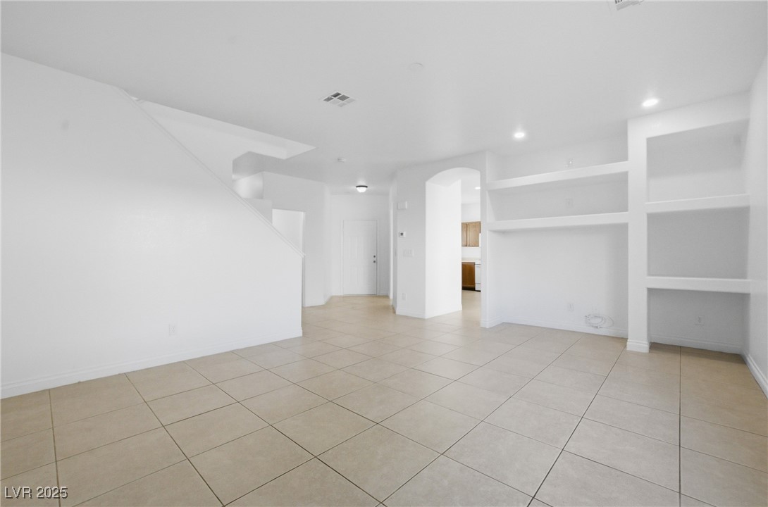 2832 King Michael Avenue Property Photo 5