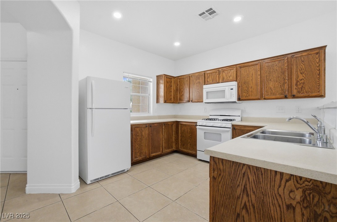 2832 King Michael Avenue Property Photo 9