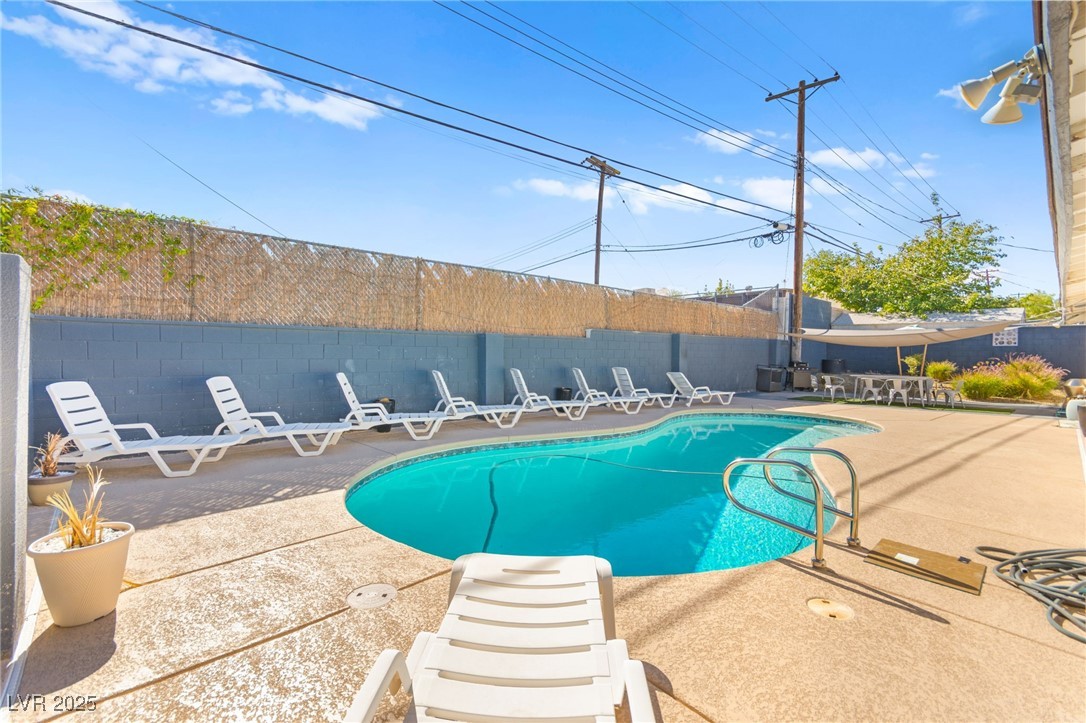 1531 Commanche Drive Property Photo 3