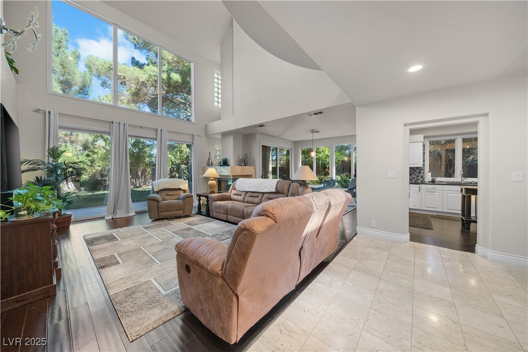 7960 Bermuda Dunes Avenue Property Photo 6