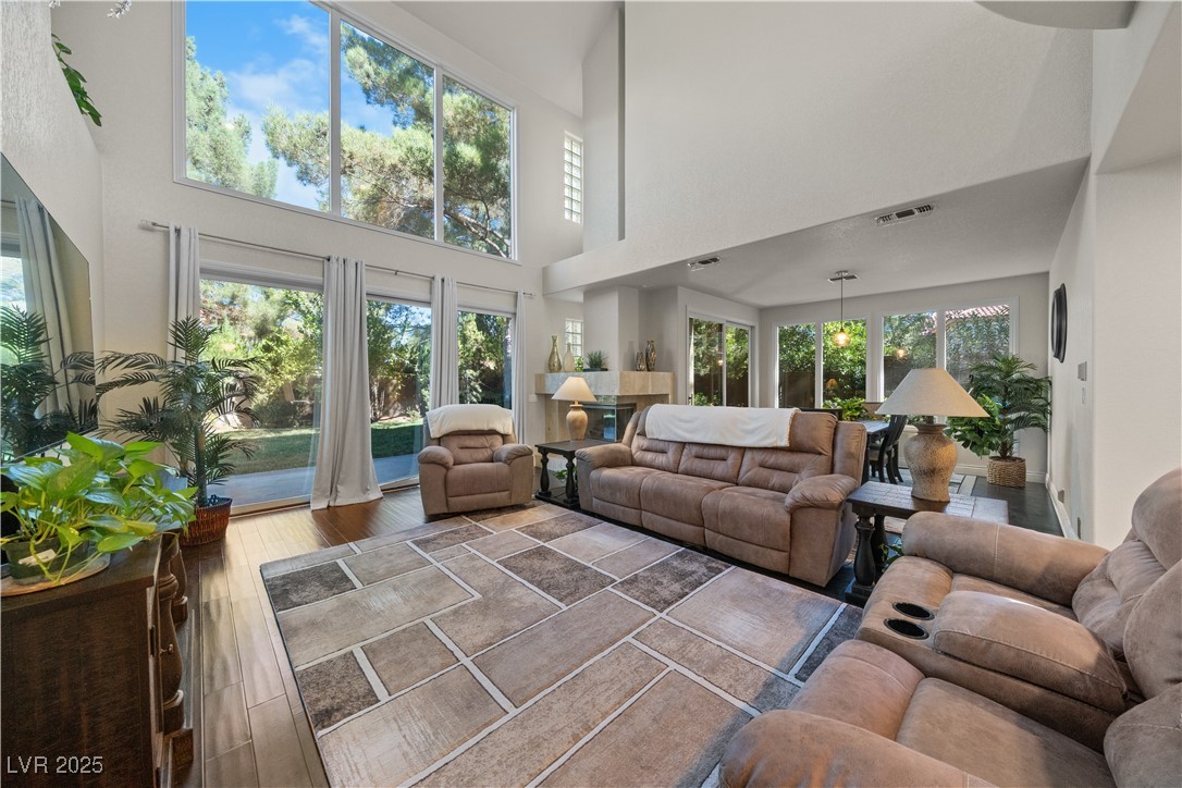 7960 Bermuda Dunes Avenue Property Photo 8