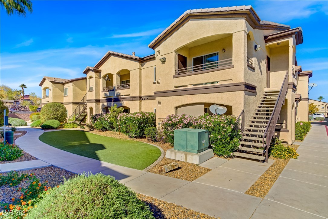 2291 West Horizon Ridge Parkway 11266 Property Photo 1