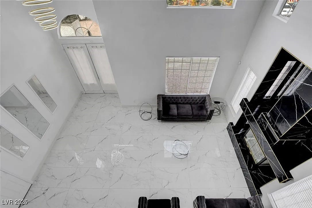 6315 North El Capitan Way Property Photo 4