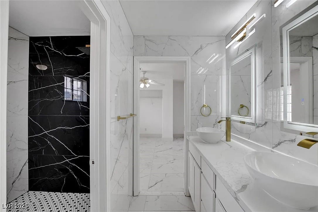 6315 North El Capitan Way Property Photo 7