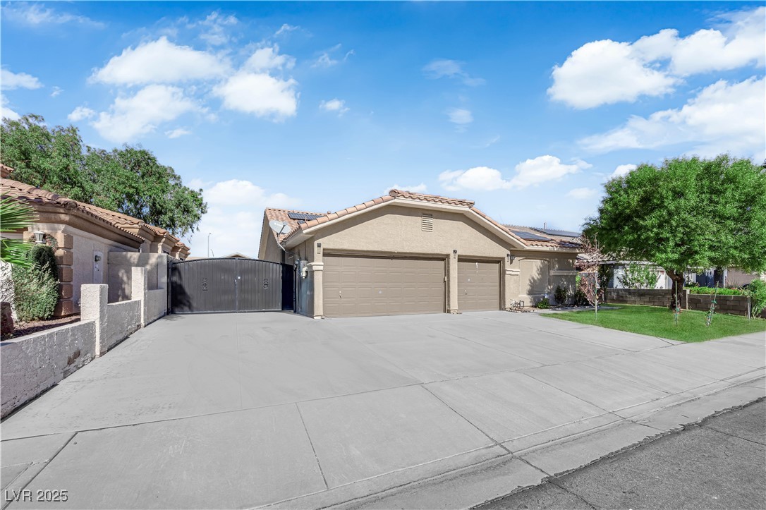 814 Singing Drum Drive Property Photo 2