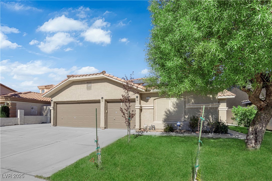 814 Singing Drum Drive Property Photo 3