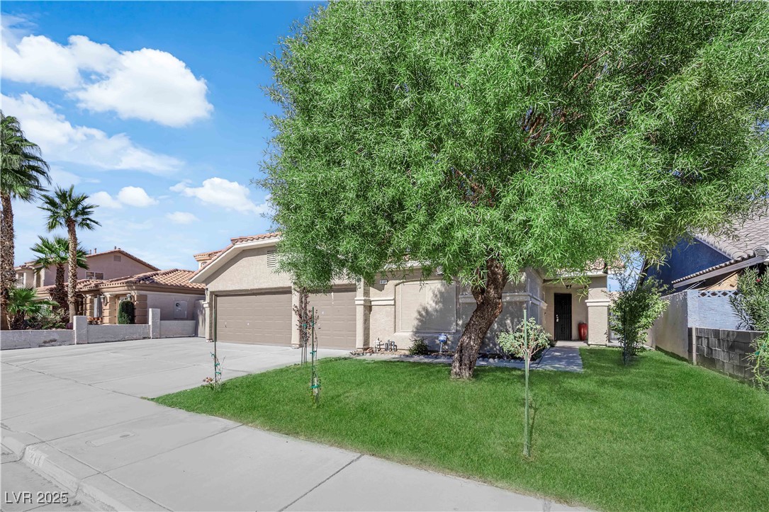 814 Singing Drum Drive Property Photo 4