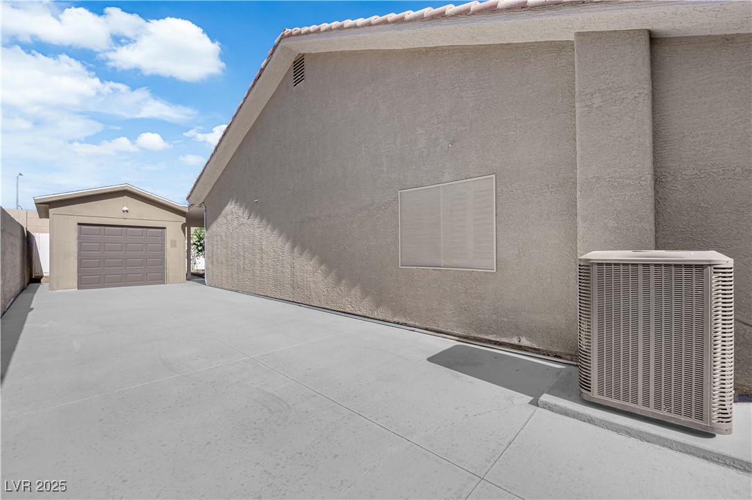 814 Singing Drum Drive Property Photo 43