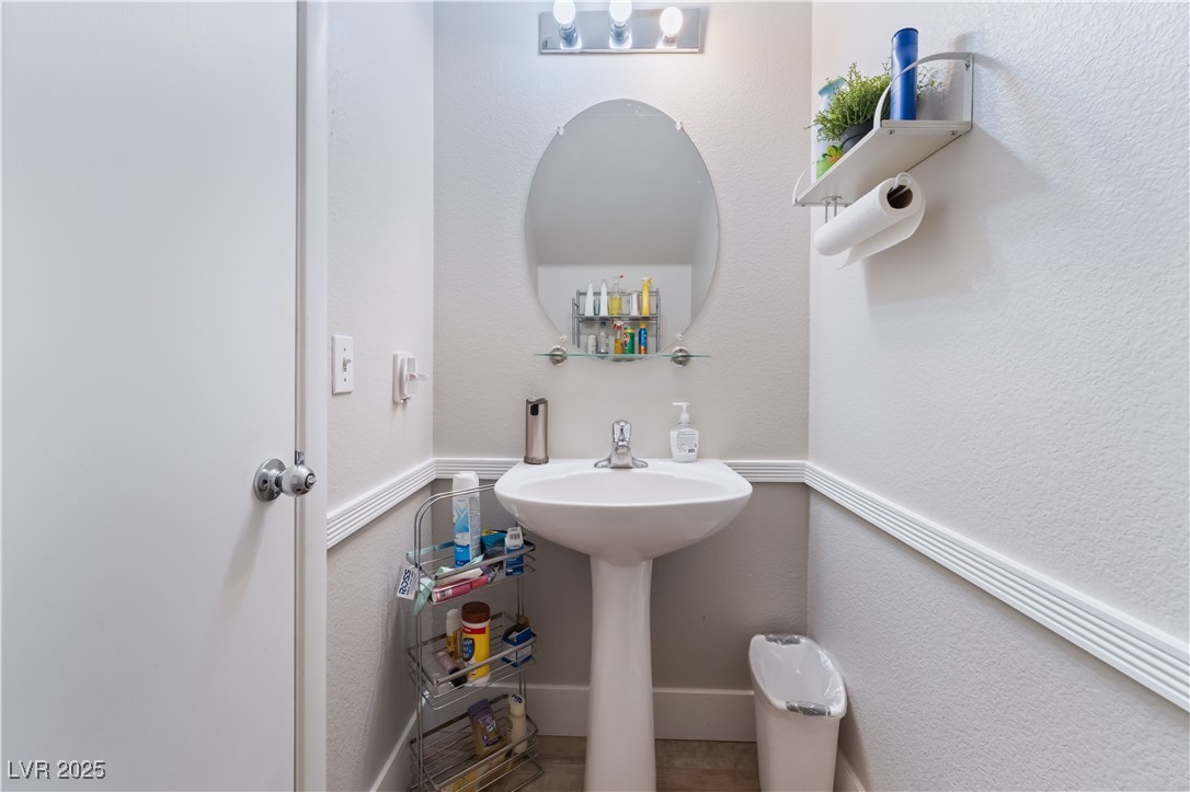 2050 North Los Feliz Street 104 Property Photo 15