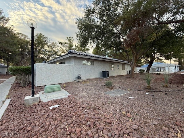2121 Chertsey Drive D Property Photo 3
