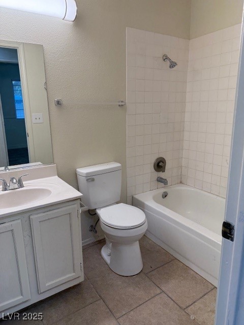 2121 Chertsey Drive D Property Photo 6