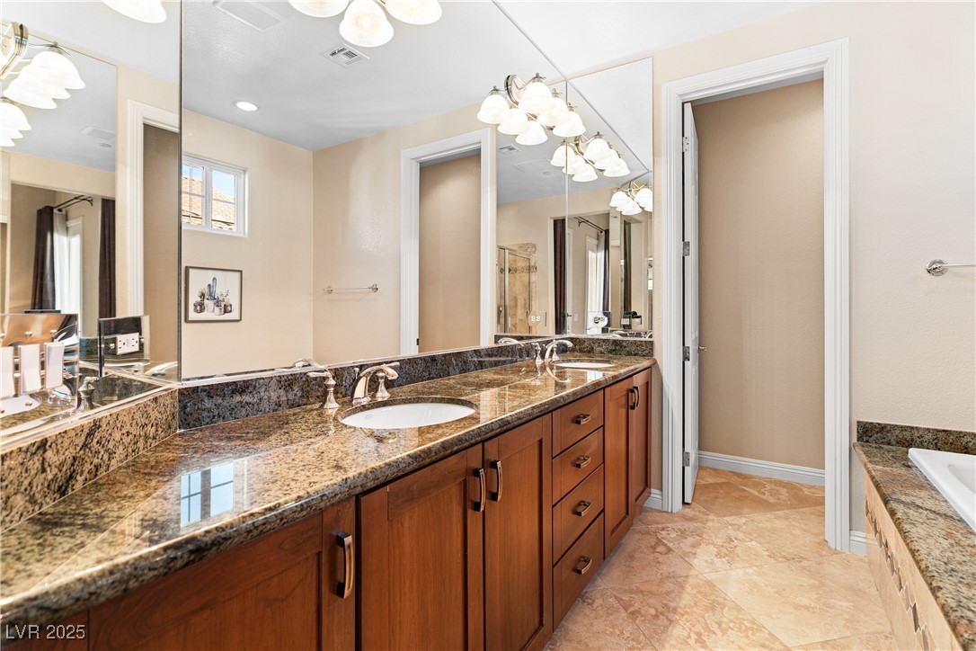 8 Via Vita Bella Property Photo 32
